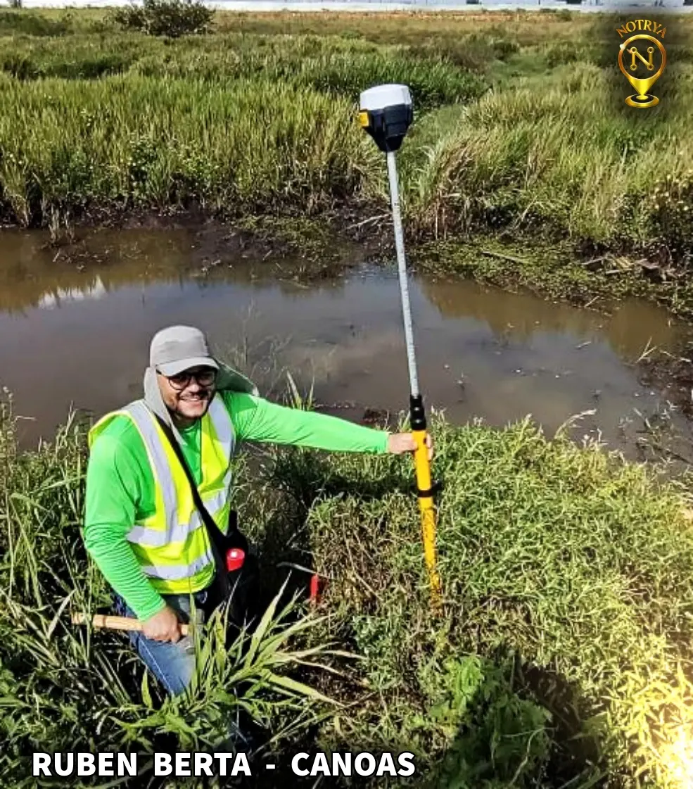 Coleta GNSS junto à vegetação e curso d'água